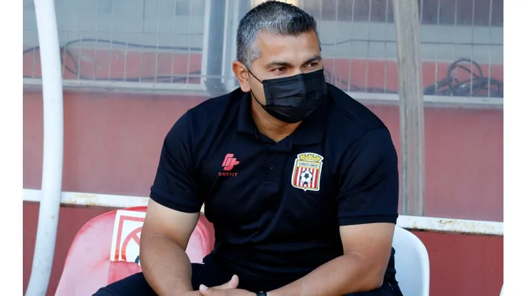 El técnico Damián Muñoz asumió su función una vez que dejó el cargo Martín Palermo