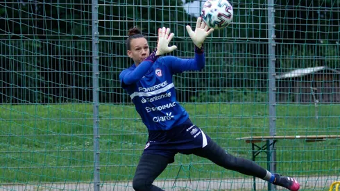 Chile va por el título ante las locales.
