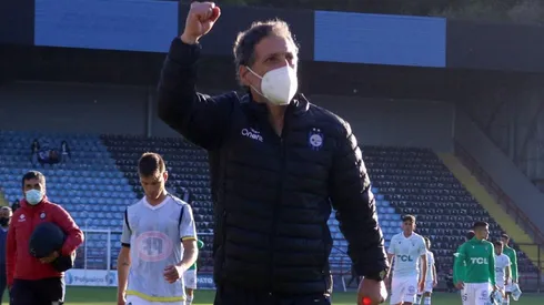 Mario Salas tiene asegurada su continuidad en la banca de Huachipato