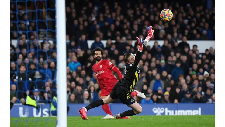 Salah marcó un doblete