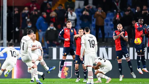 Ibrahimovic la manda a guardar con un golazo de tiro libre.