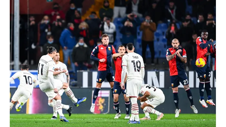 Ibrahimovic la manda a guardar con un golazo de tiro libre.