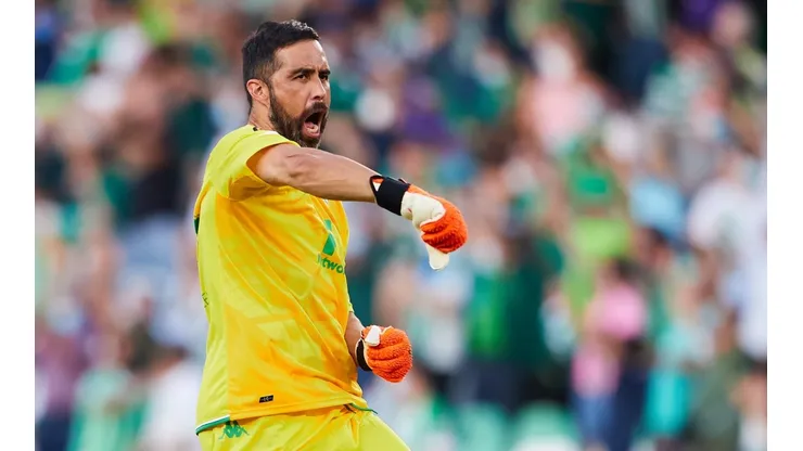Bravo tiene contrato hasta mitad de 2022 en el Betis