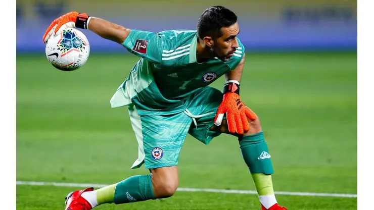 Claudio Bravo quiere seguir disfrutando en el arco, aunque ya sabe que en un futuro estará del lado de la formación.