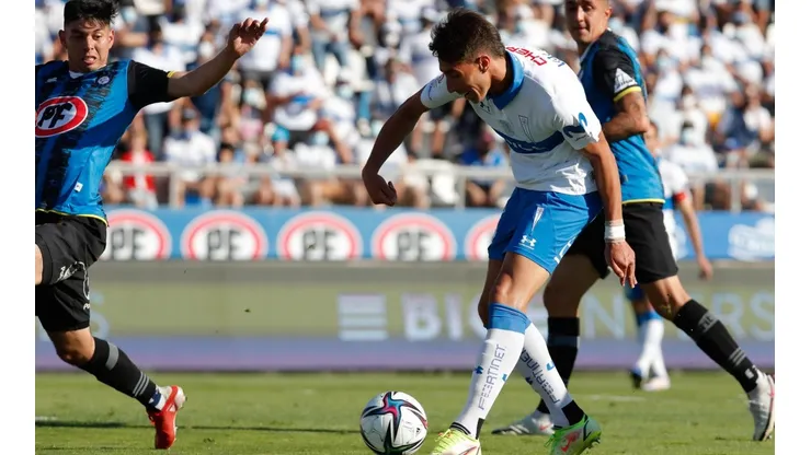 Universidad Católica venció a Huachipato y está a un punto del tetracampeonato.