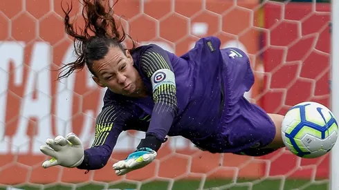 El paso del PSG al Lyon y la participación de Chile en Tokio 2020 pusieron a Tiane Endler entre las favoritas para el Balón de Oro