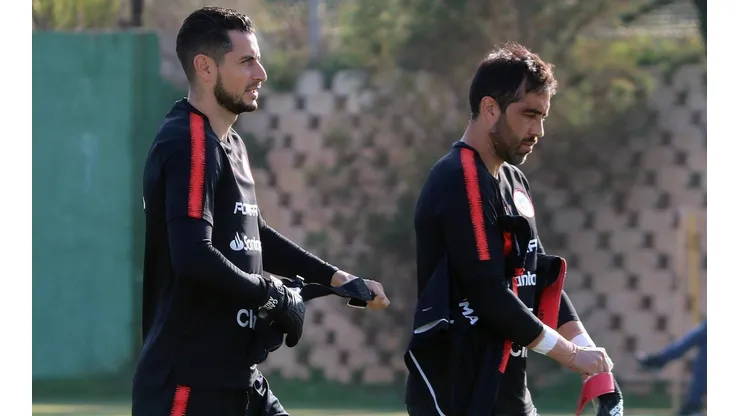 Gary Medel y Claudio Bravo le enviaron su apoyo a Gabriel Arias por la grave lesión.