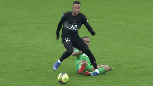 Neymar se retiró entre lágrimas de la cancha tras su fuerte lesión en el tobillo