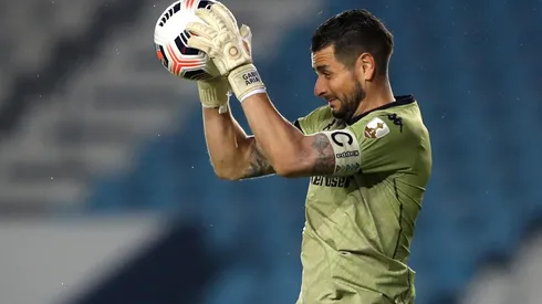 El portero chileno estará al menos 4 meses fuera de las canchas.