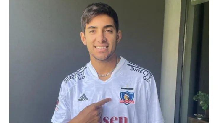 Garin posó feliz con la camiseta de Colo Colo