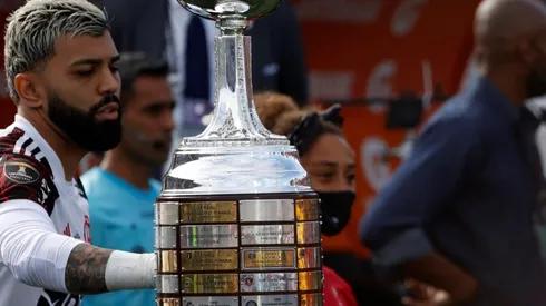Gabriel Barbosa no le teme a la mala suerte y una vez más tocó la Copa Libertadores antes de jugar la final, ¿repetirá la acción que le dio el título ante River en 2019?