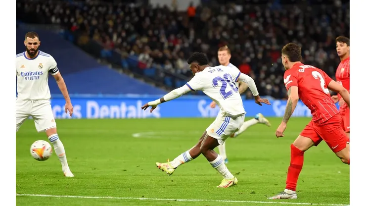 Vinicius marcó un golazo desde fuera del área