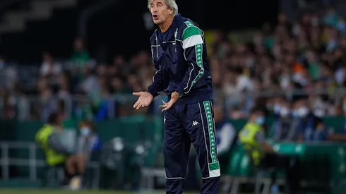 La directiva del equipo que dirige Manuel Pellegrini tuvo que advertir a sus hinchas para que dejen de insultar a los rivales o podrían recibir duros castigos.