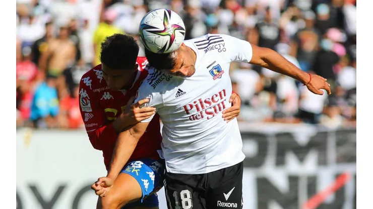 Colo Colo y la Unión Española en el Monumental.