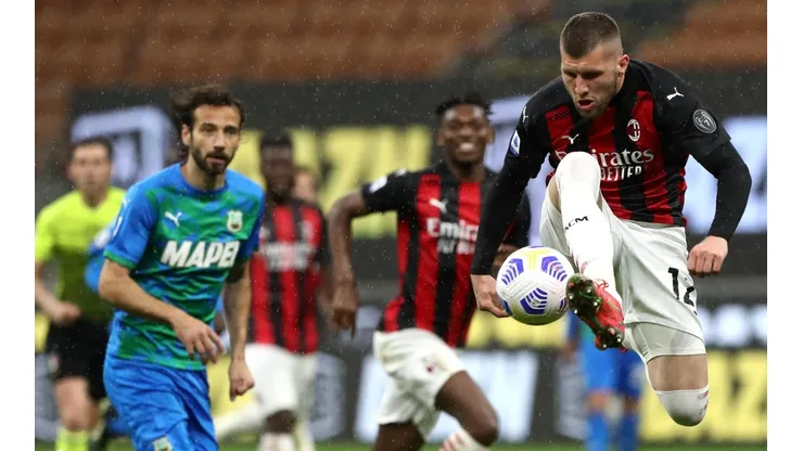 Milan posee 32 puntos en la Serie A.