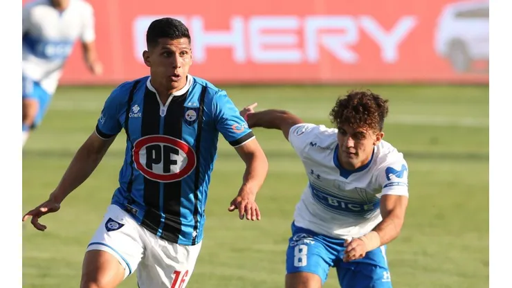 Católica y Huachipato viven una particular final en San Carlos.