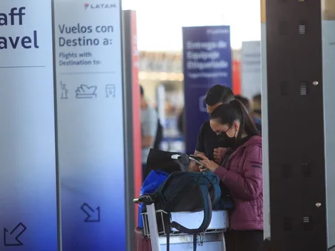 ¿Qué requisitos debo cumplir para viajar fuera de Chile y qué documentos necesito?