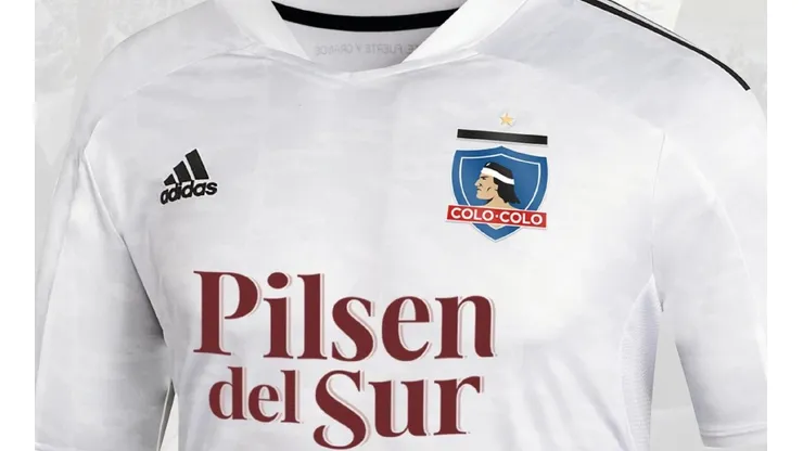 Así se ve en la camiseta el nuevo escudo de Colo Colo que propone el diseñador Francisco Escudero.