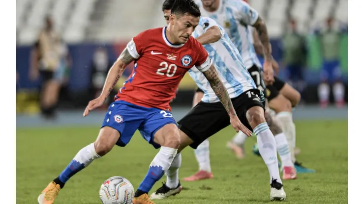 Charles podría volver a Calama con la Roja, ciudad donde empezó su carrera futbolística