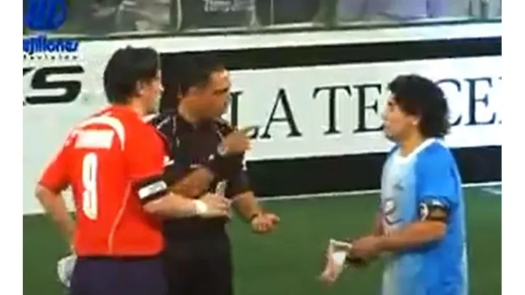 Zamorano y Maradona en el showbol