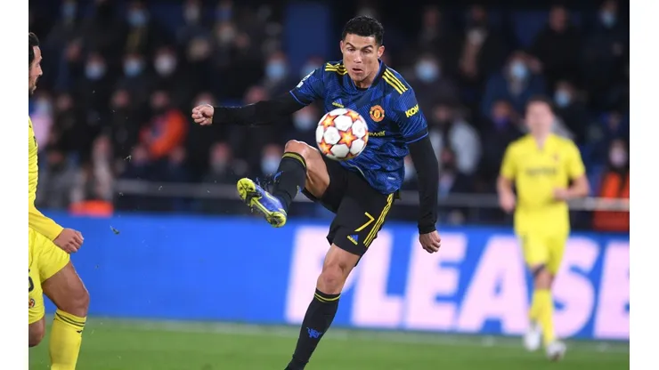 Cristiano Ronaldo metió a Manchester United en octavos de final con seis goles en cinco juegos.