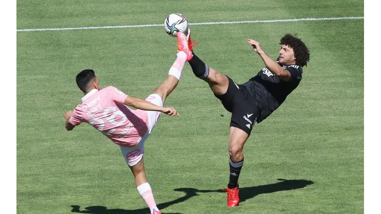 Punto a punto, Universidad Católica y Colo Colo pelean el título del Campeonato Nacional. TNT Sports transmitirá en sus señales la definición de la temporada.