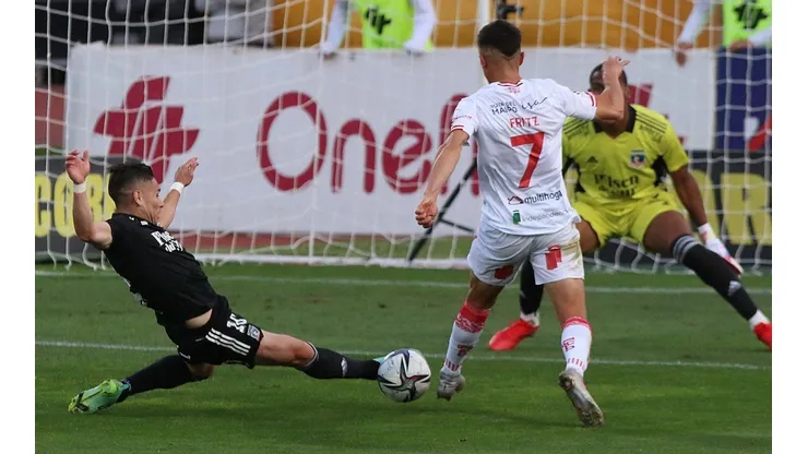 Opazo recuperó su buen nivel como lateral derecho de Colo Colo esta temporada