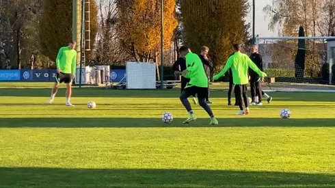 Alexis Sánchez se integra al grupo del Inter tras su lesión.