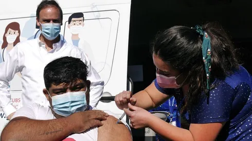 ¿A quiénes les corresponde vacunarse contra el Covid-19 hoy martes 23 de noviembre en Chile?