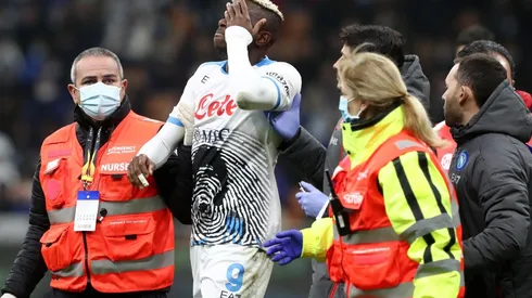 Victor Osimhen se fracturó la cara tras el duelo ante el Inter