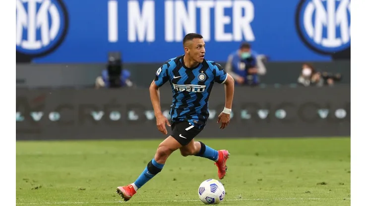 Alexis Sánchez podría ser parte de la negociación entre Inter, Arsenal y Villarreal donde los tres equipos buscan reforzar su delantera en el próximo mercado de fichajes.