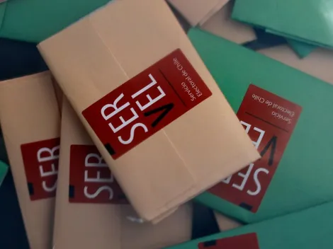 Servel | ¿Cómo doblar el voto y dónde se pega el sticker?