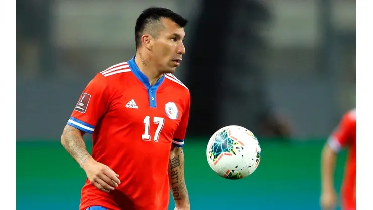 Gary Medel confiesa que el camarín aceptó jugar en Calama pero tienen una advertencia importante