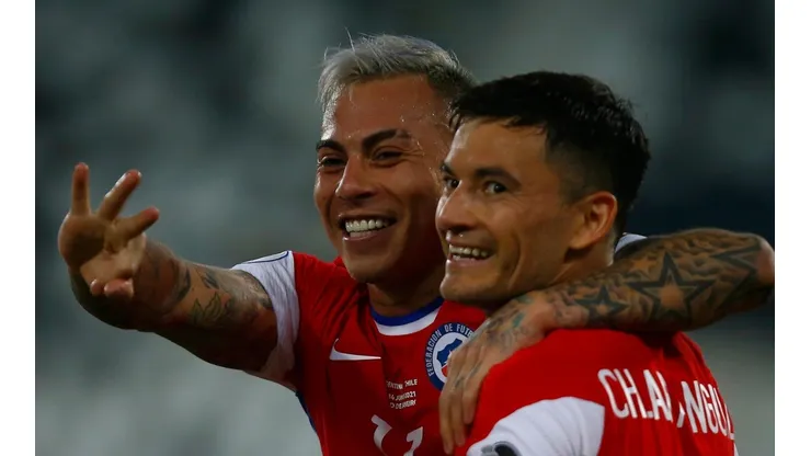 ¡Celebra Turboman! UEFA saluda a Vargas con su noche más brillante