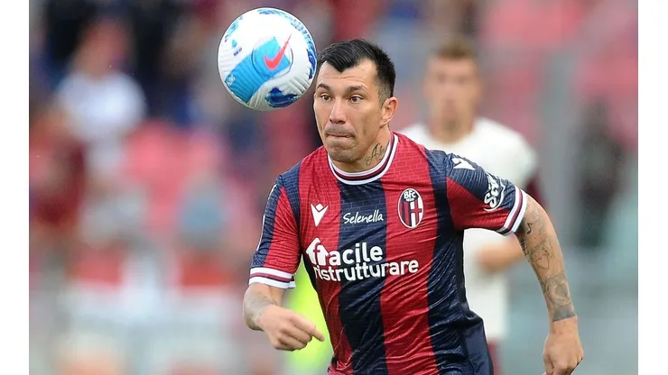 Gary Medel fue titular, pero no pudo evitar la derrota del Bologna