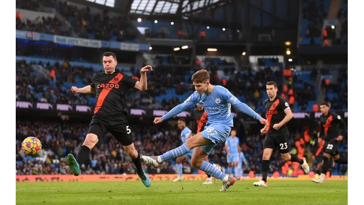 Manchester City sigue en la segunda posición intentando quitar del primero puesto al Chelsea.