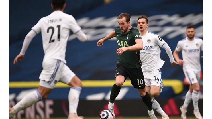 Leeds espera volver al triunfo ante el Tottenham de Conte.