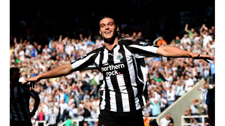 El increíble destino de Andy Carroll tras "orbitar" Colo Colo