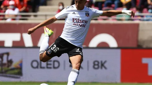 Pablo Solari vistiendo la camiseta de Colo Colo, Campeonato Nacional 2021.