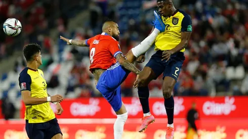 Vidal vio la roja ante Ecuador