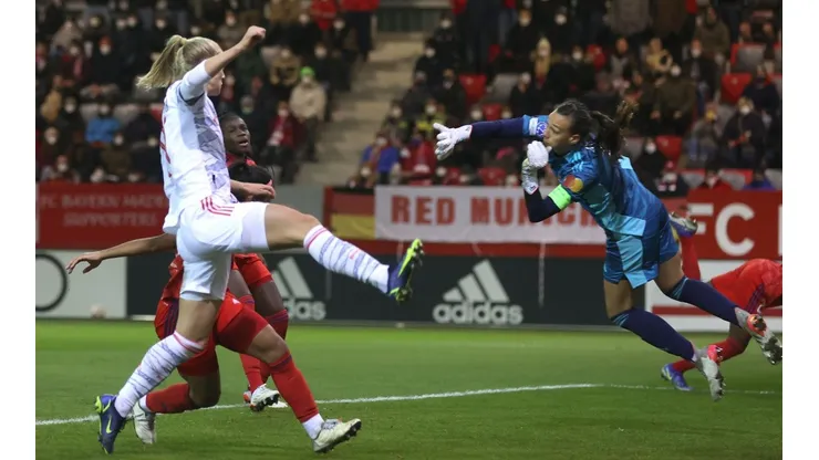 Christiane Endler intentó, pero no pudo frenar la derrota ante el Bayern Múnich