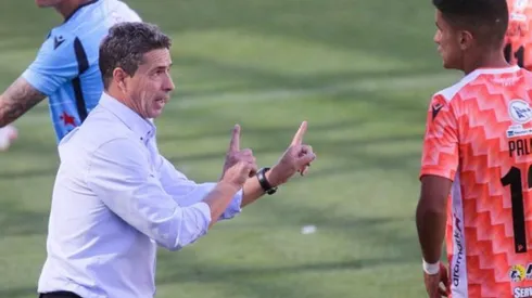 Héctor Almandoz no sigue como DT de Cobreloa el 2022.
