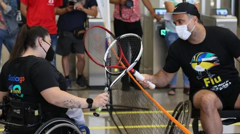 Fernando González fue parte de esta actividad en la estación Estadio Nacional del Metro de Santiago, a dos años de los Juegos Parapanamericanos.