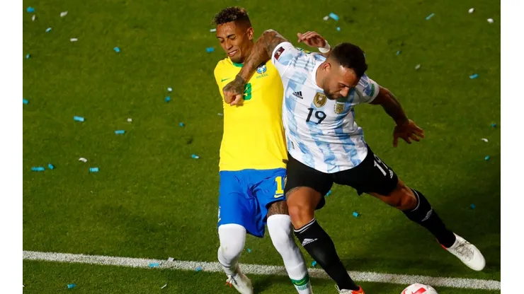 El momento del codazo en el minuto 33 que toda está en la polémica tanto en Argentina como en Brasil