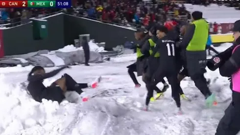 Tremendo salto en la nieve de Sam Adekugbe