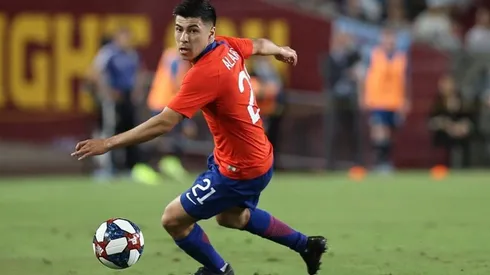 El jugador del Cádiz espera con paciencia su turno para jugar por La Roja.