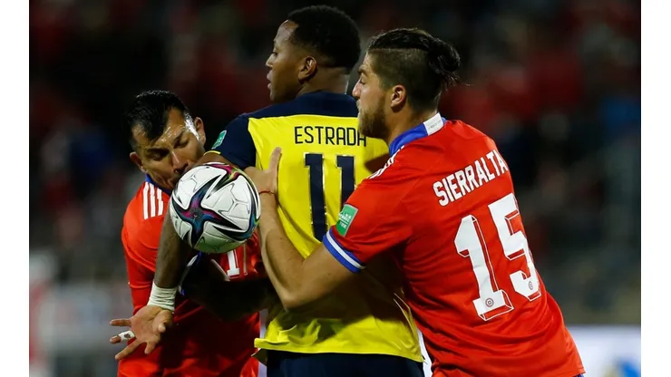 Gary Medel lamenta la caída frente a Ecuador en un duelo extraño... desafortunado totalmente.