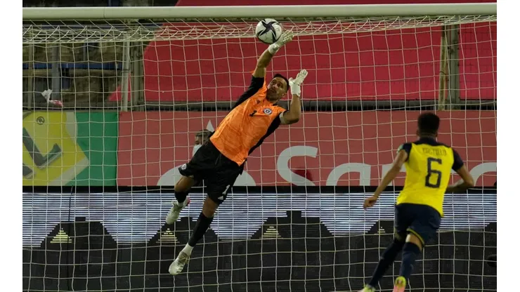 Claudio Bravo habló tras la derrota ante Ecuador y levantó a los chilenos