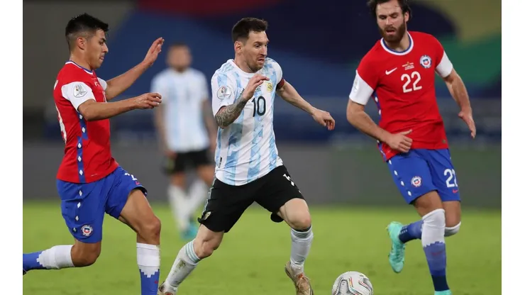 Chile busca sacar ventaja de la altura de Calama frente a Argentina.