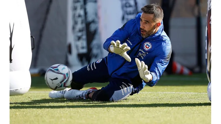 Claudio Bravo será nuevamente el capitán de la selección chilena en Eliminatorias Qatar 2022
